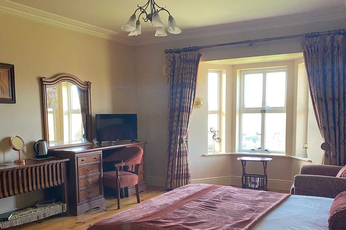 Superior Double Room | Living area | Flat-screen TV