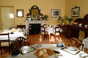 Desayuno completo incluido todos los días