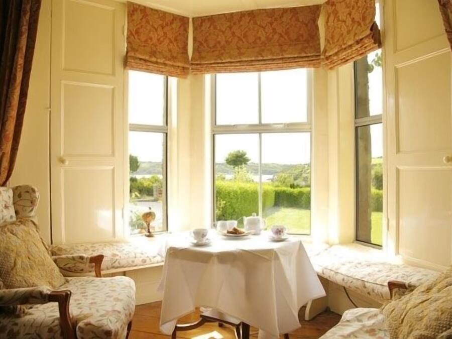 Luksus-dobbeltværelse | Opholdsområde | Fladskærms-tv