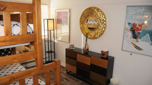 Kondo Deluks, 3 kamar tidur (3 Bathroom) | 3 kamar tidur, setrika/meja setrika, dan Wi-Fi gratis