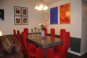 In-room dining - Park City Condo with 6 beds, 3 bedroom, 3 bath, 4 min to ski, 2 min to Sundance HQ (Park City)