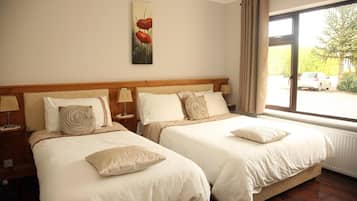 Familienzimmer, mit Bad | 1 Schlafzimmer, hochwertige Bettwaren, laptopgeeigneter Arbeitsplatz