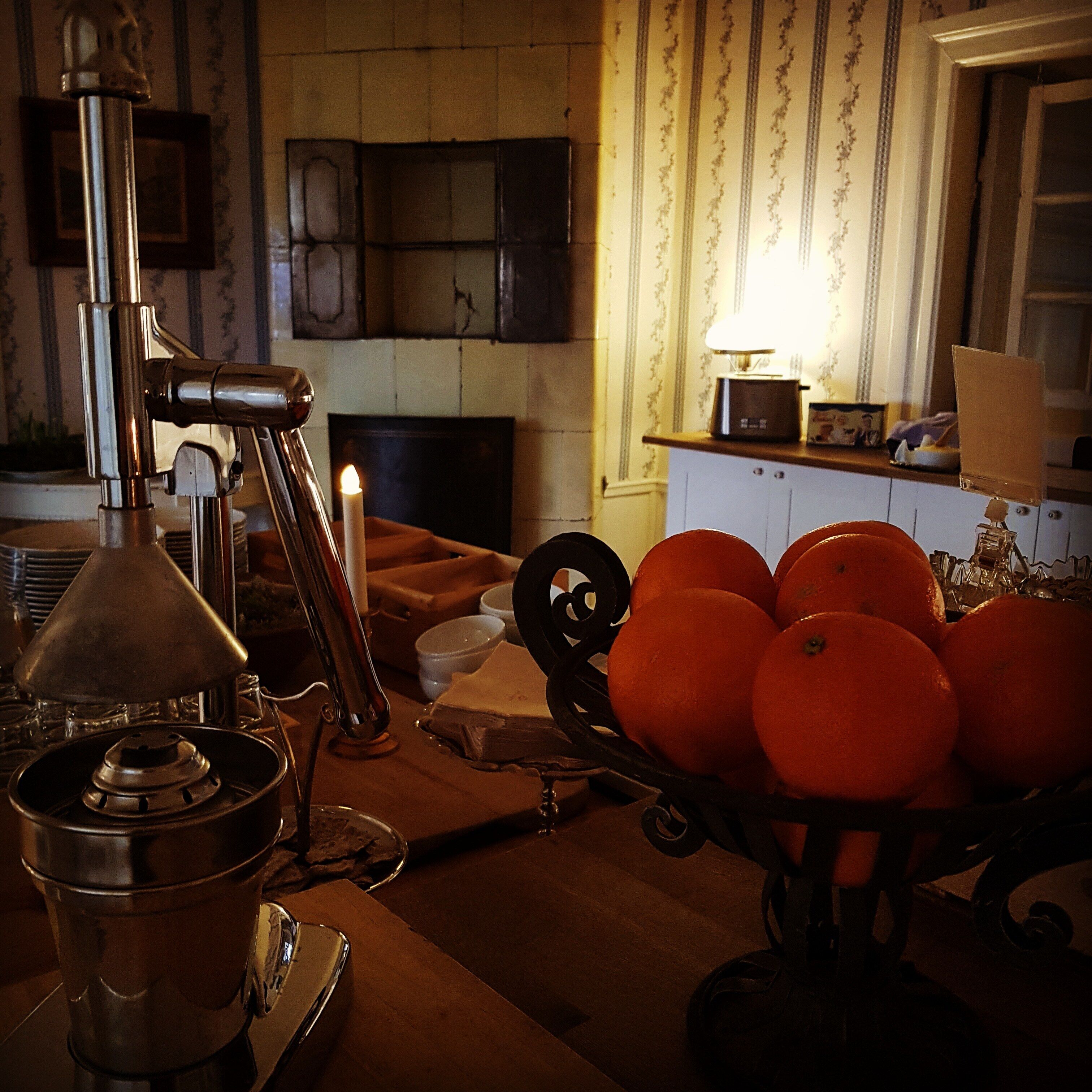 free buffet breakfast