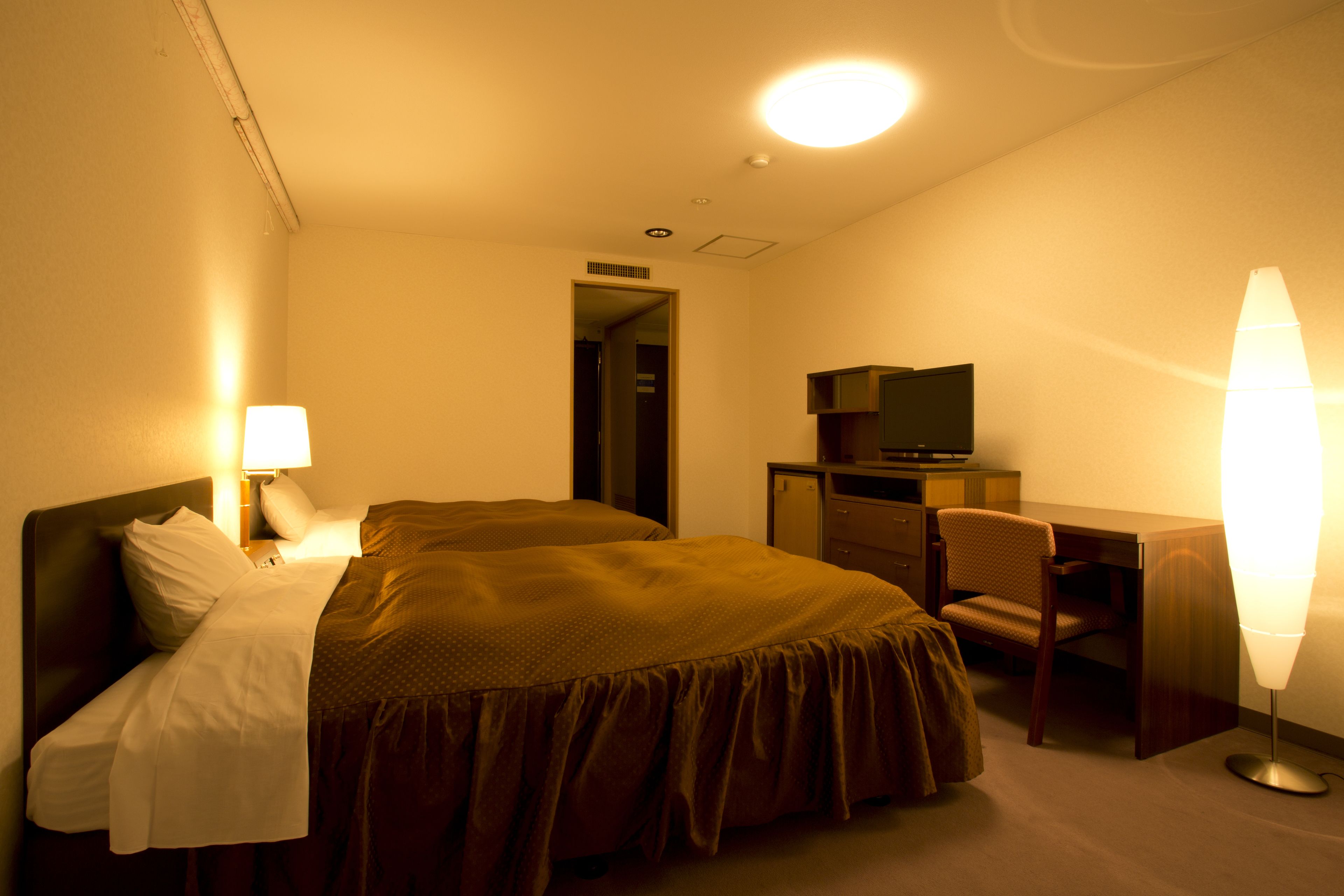 ห้องทวิน, ปลอดบุหรี่ | ตู้นิรภ ัยในห้องพัก, โต๊ะทำงาน, ผ้าม่านกันแสง, Wi-Fi ฟรี