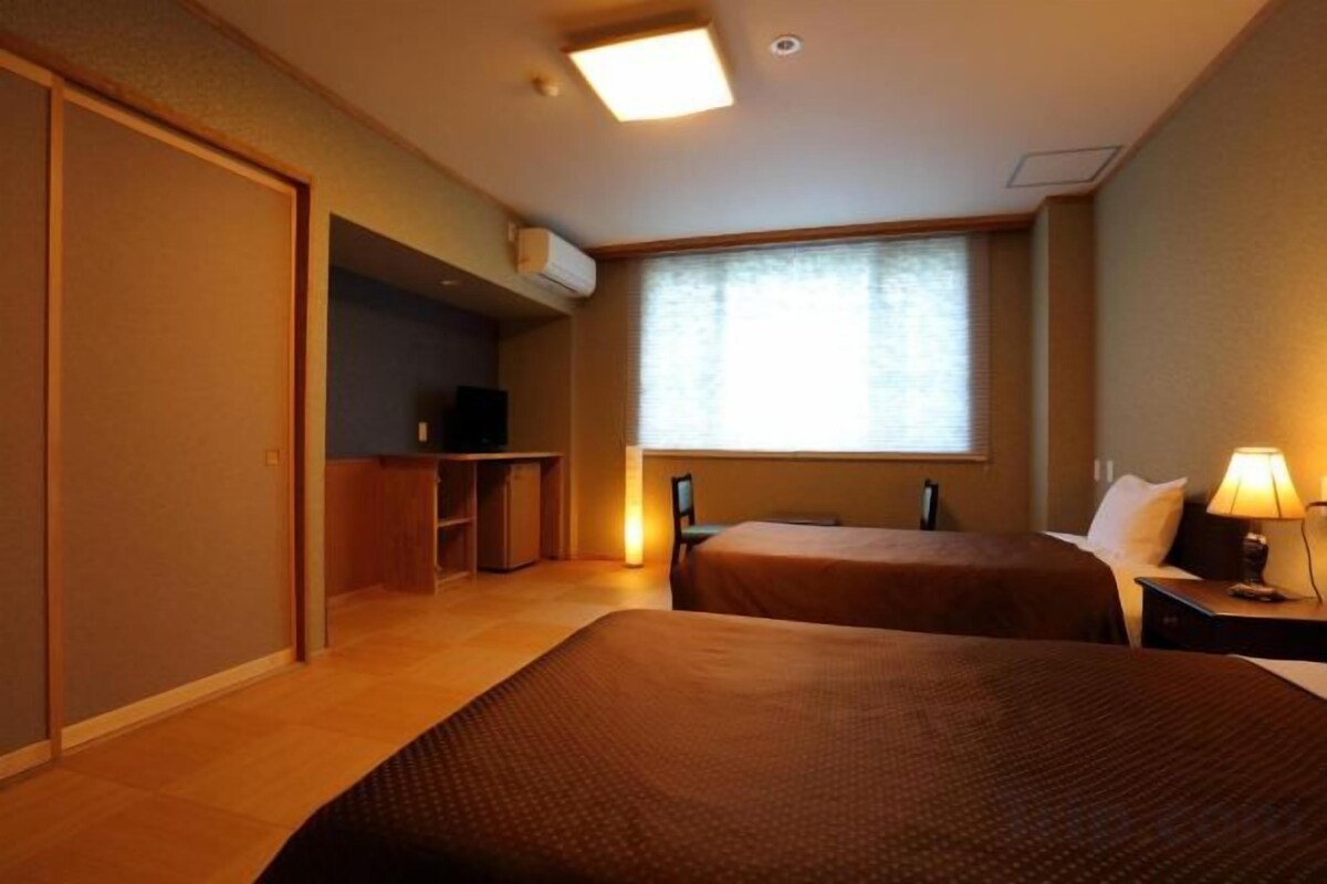 In-room safe, desk, blackout drapes, WiFi (free)
