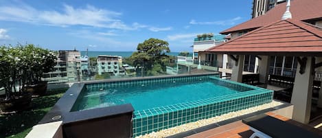 Deluxe-Penthouse (3 Bedroom Penthouse with Private Pool) | Terrasse/Patio