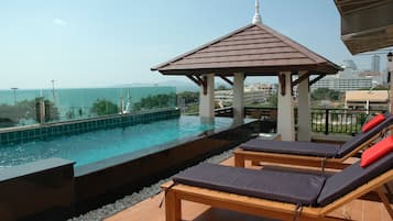 Deluxe-Penthouse (3 Bedroom Penthouse with Private Pool) | Ausblick vom Zimmer