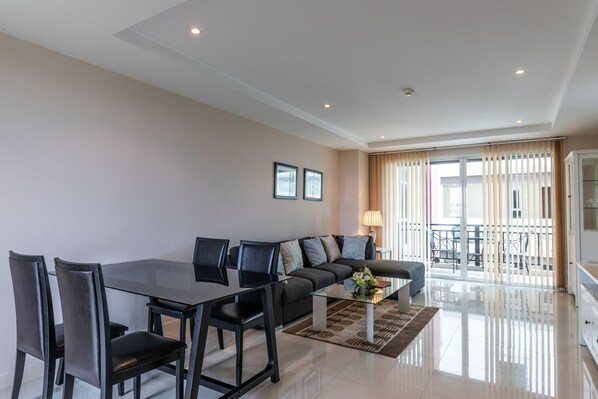 Appartamento Deluxe (Deluxe 2 Bedroom Apartment) | Area soggiorno | TV LCD