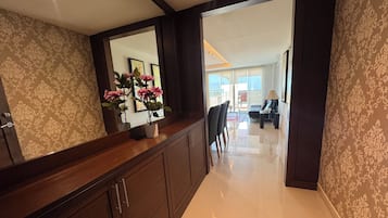 Deluxe Penthouse (3 Bedroom Penthouse with Private Pool)