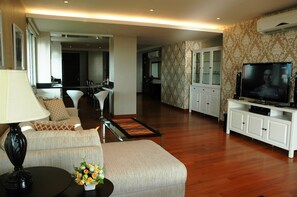 Deluxe Penthouse (3 Bedroom Penthouse with Private Pool) | Living area | LCD TV - Jomtien Beach Penthouses (Pattaya)