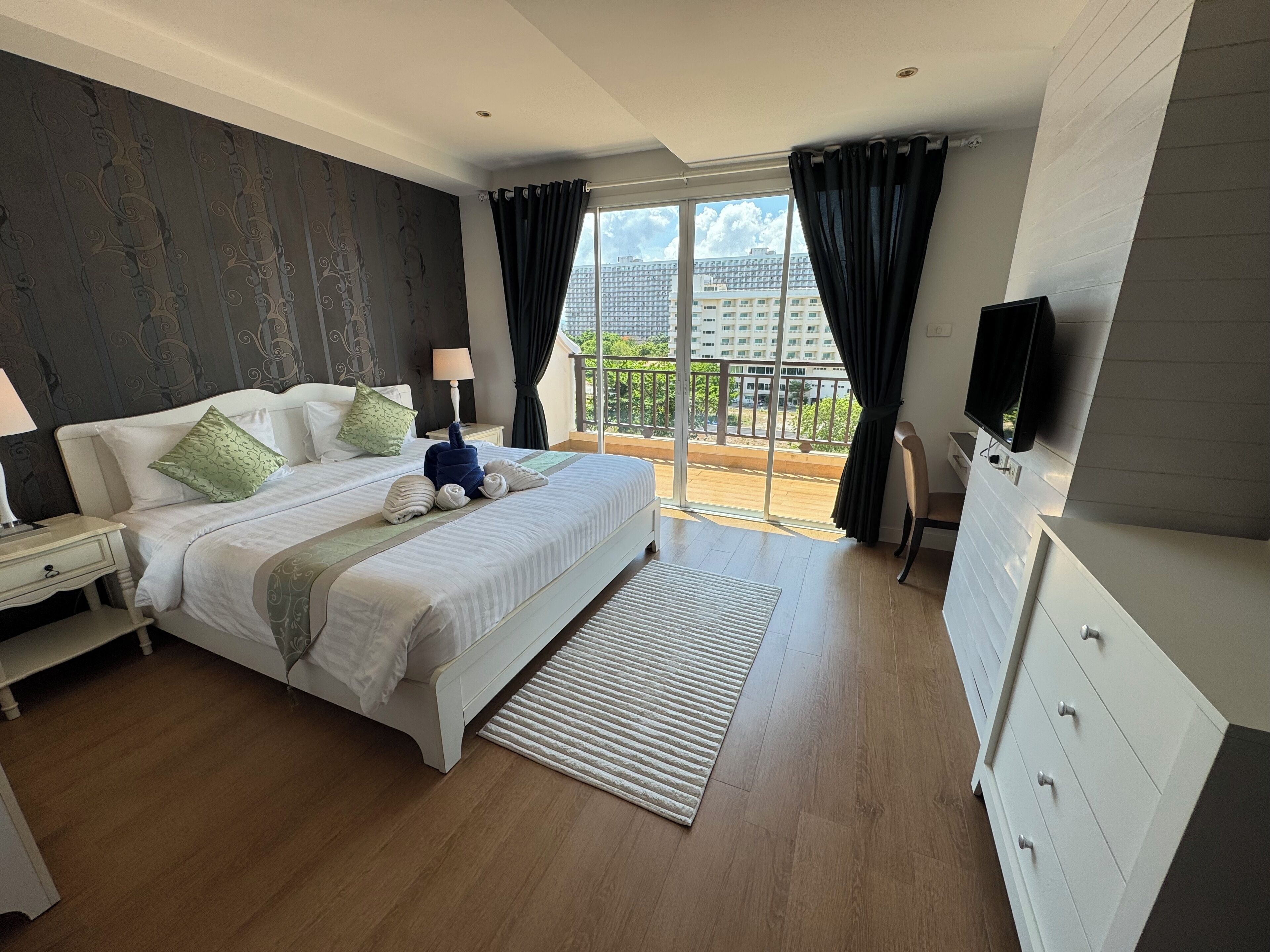 3 Bedroom Penthouse with Private Pool | In-room safe, rollaway beds, free WiFi, wheelchair access
