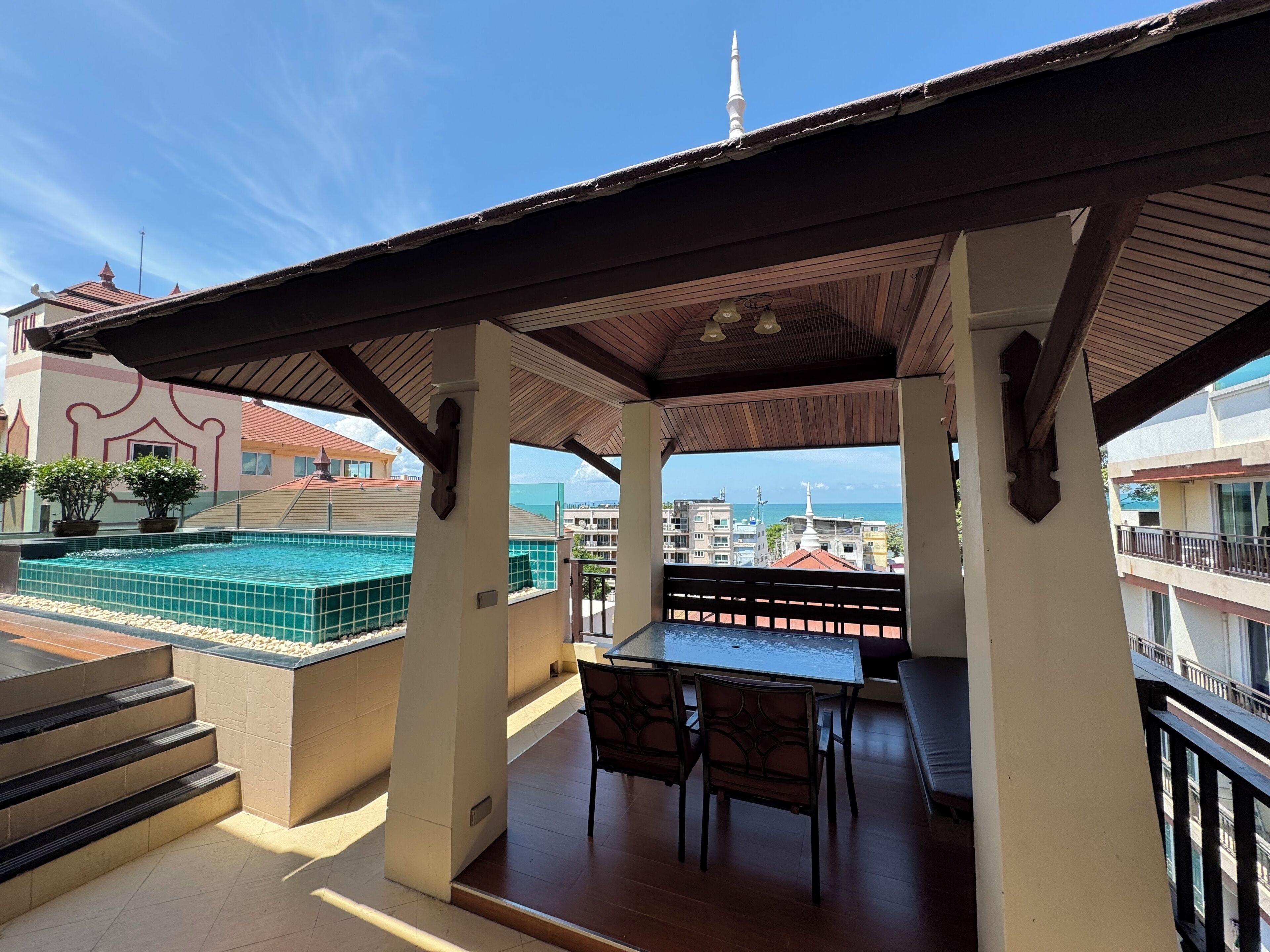 Deluxe Penthouse (3 Bedroom Penthouse with Private Pool) | Terrace/patio