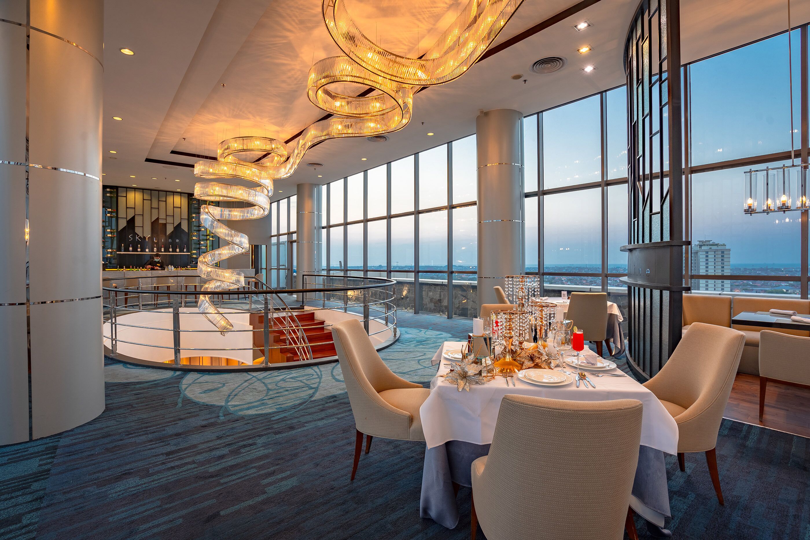 3 restaurants servant le dîner, spécialités Cuisine internationale