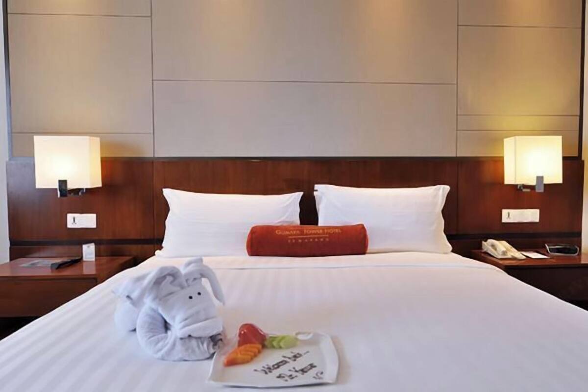 Premium bedding, in-room safe, desk, free WiFi