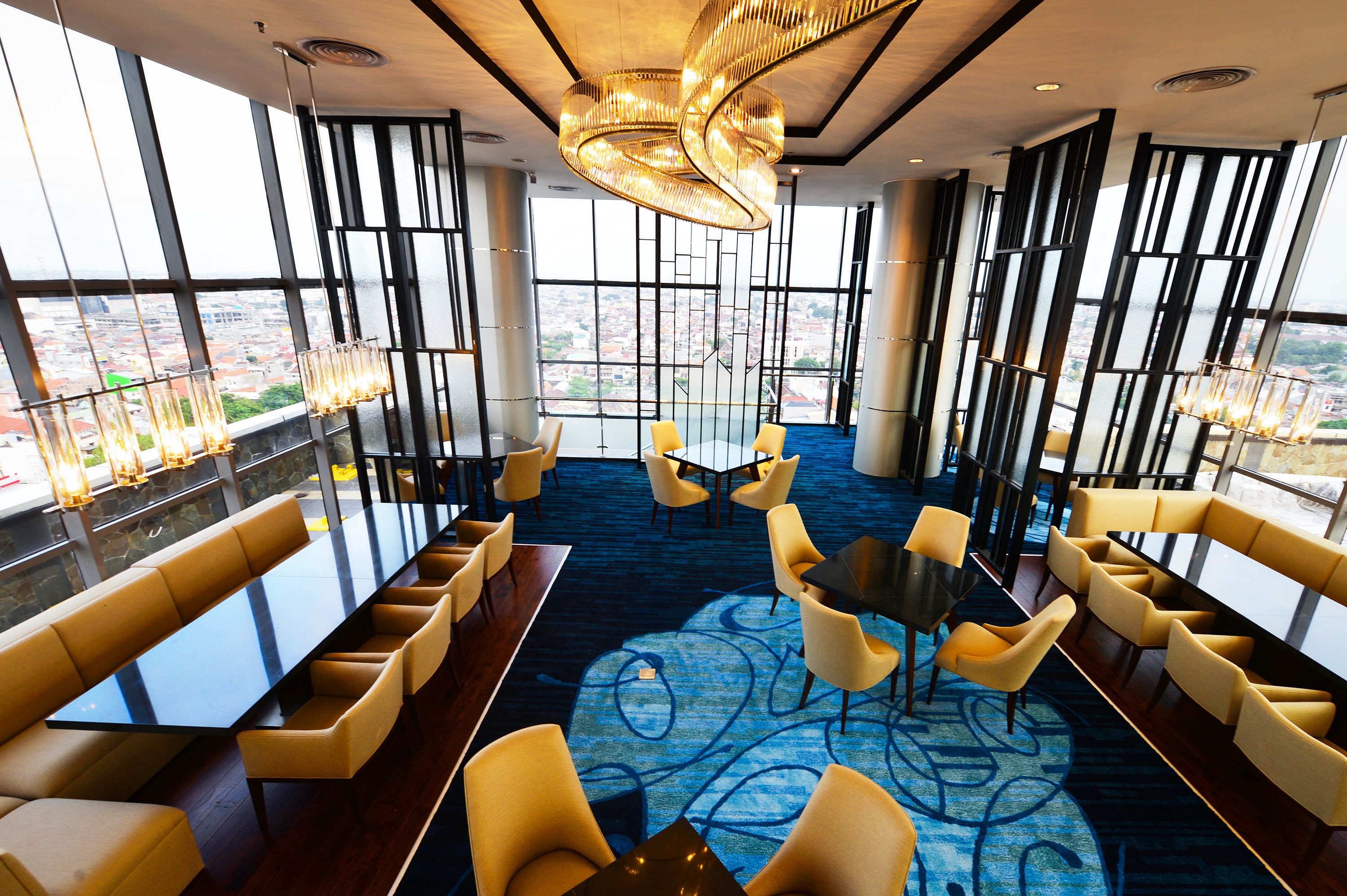 3 restaurants, dinner served, international cuisine