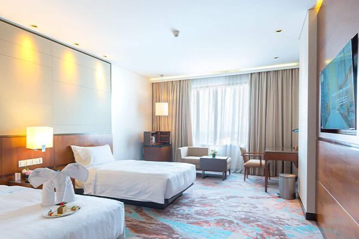 Premium bedding, in-room safe, desk, free WiFi
