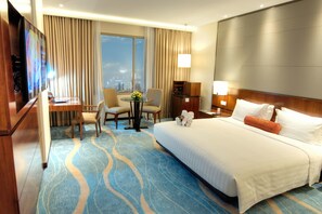 Club Room (Tower) | Premium bedding, in-room safe, desk, free WiFi
