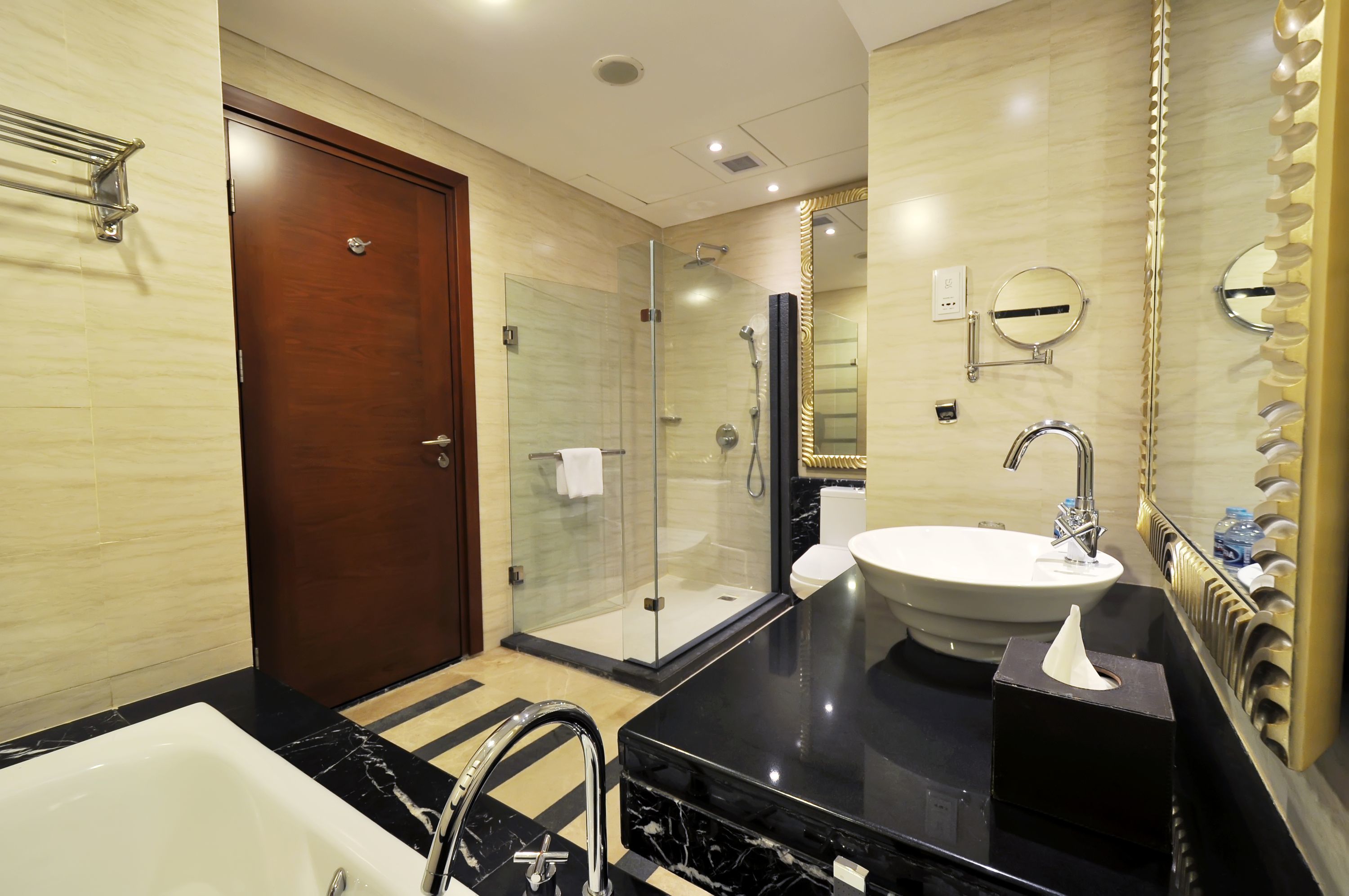 combined shower/bathtub, free toiletries, hair dryer, slippers