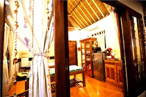 Couples treatment room(s), hot tub, body treatments, aromatherapy