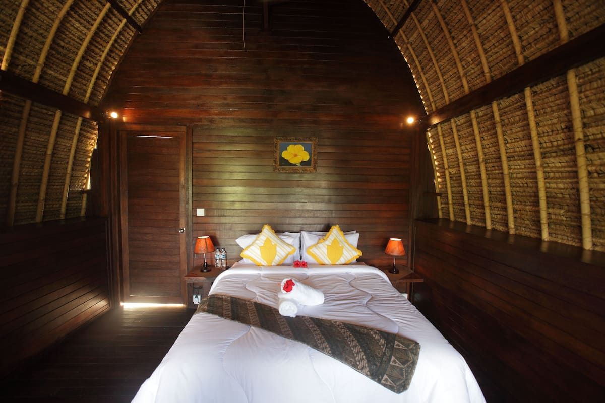 deluxe bungalow | minibar, in-room safe, desk, soundproofing