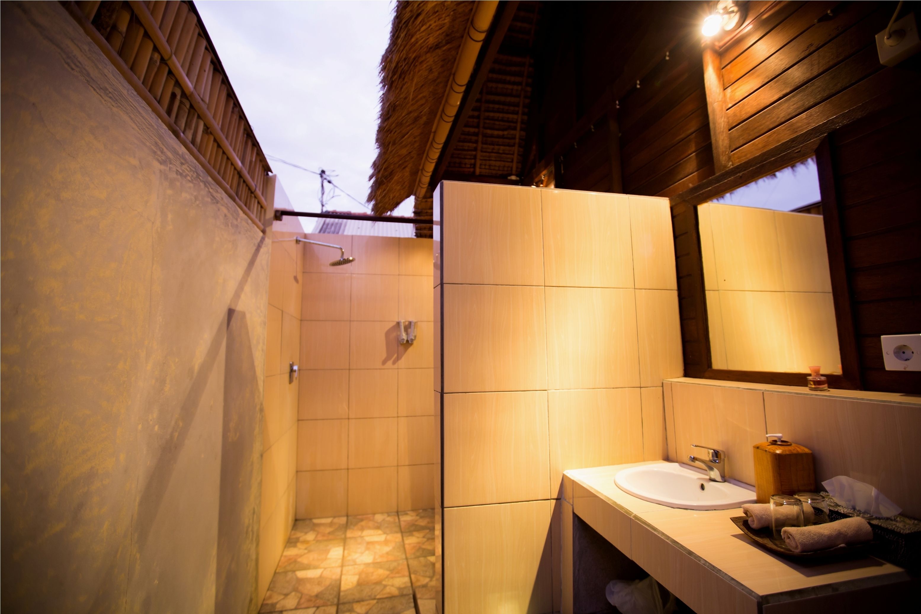deluxe bungalow | bathroom | shower, free toiletries, towels