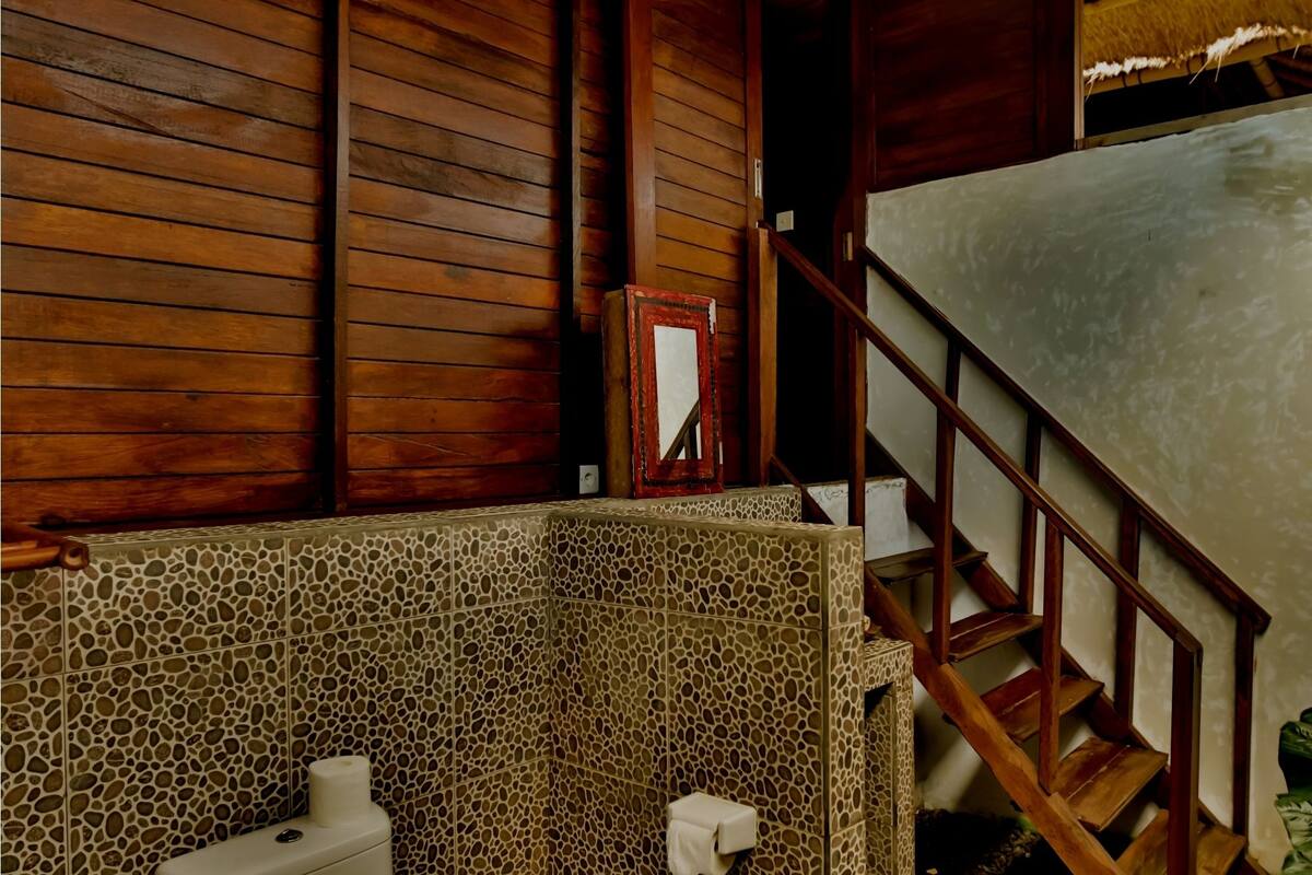 deluxe bungalow | bathroom | shower, free toiletries, towels