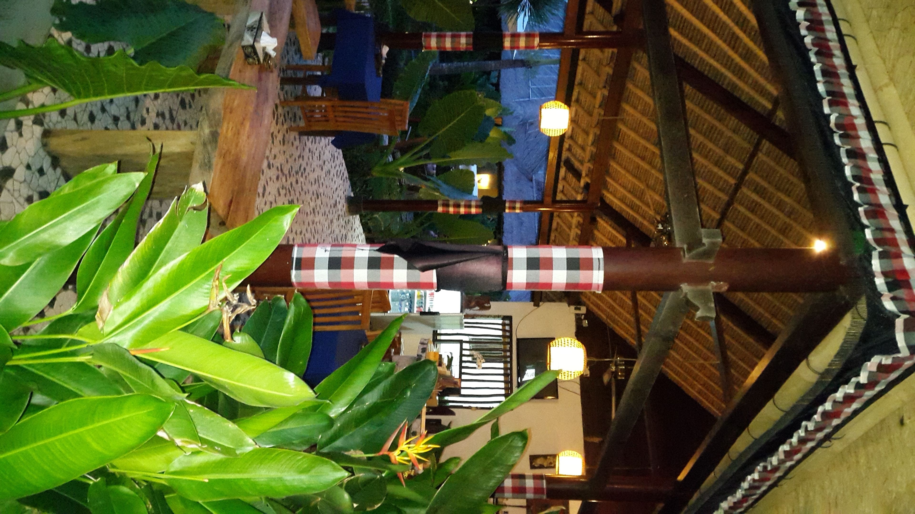 2 bars/lounges, poolside bar