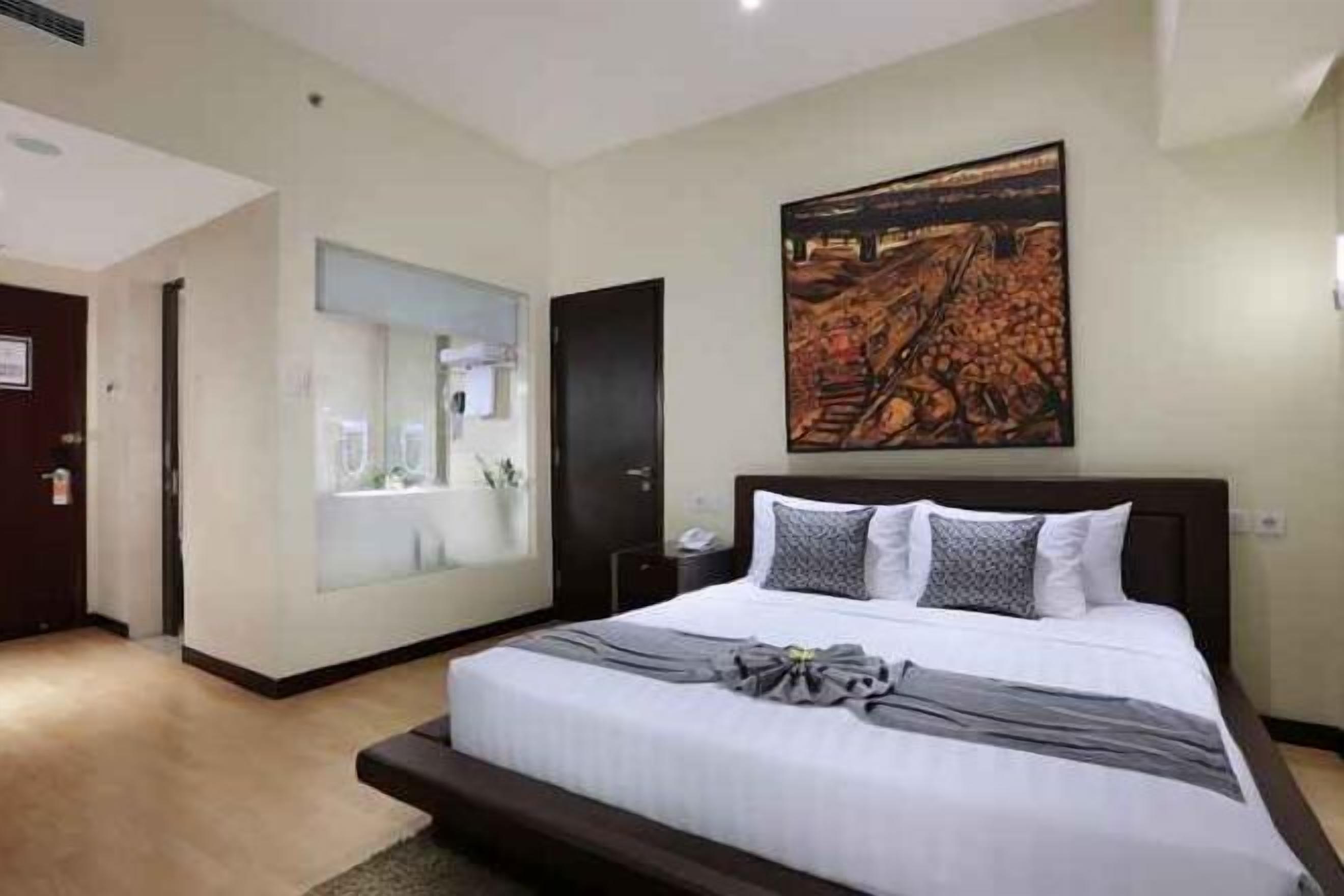 Minibar, in-room safe, desk, soundproofing