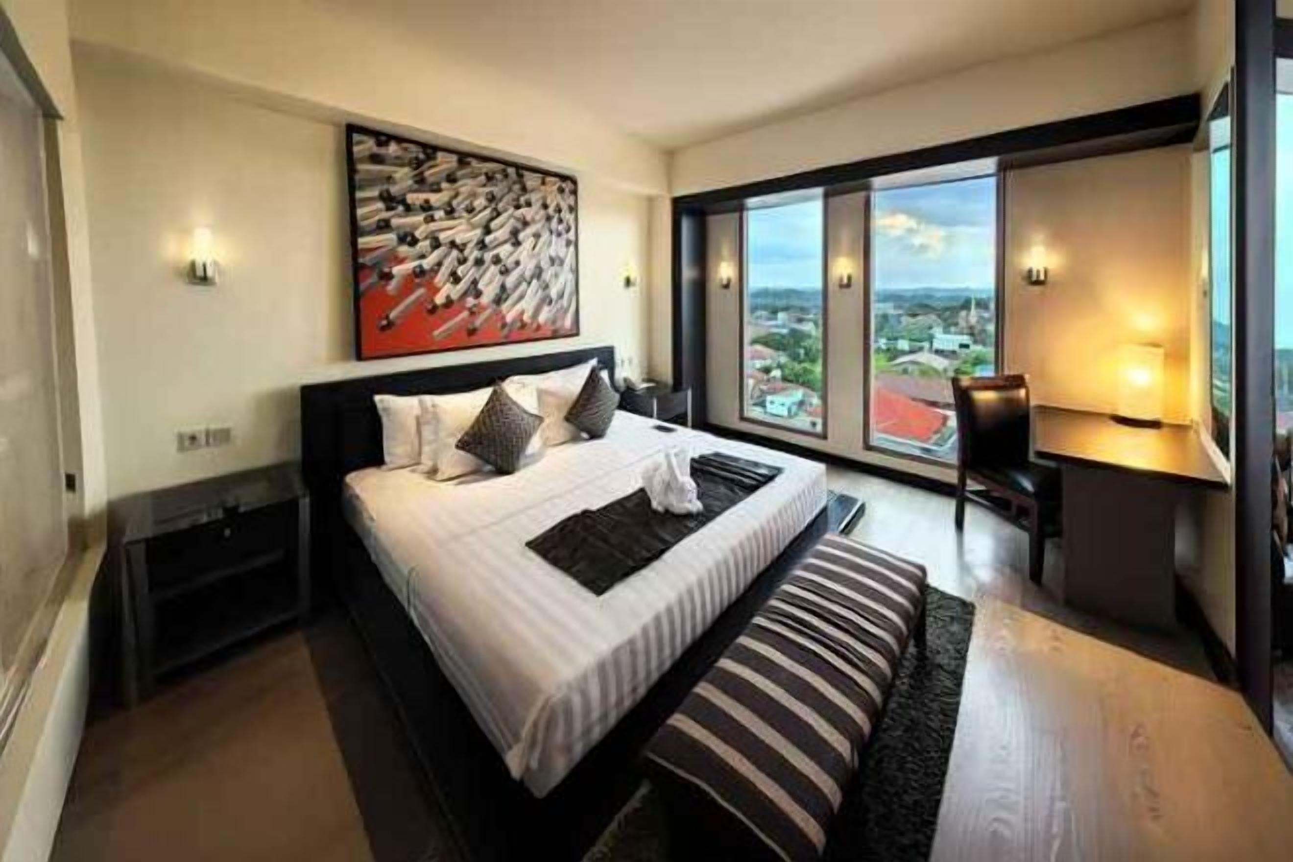 Minibar, coffres-forts dans les chambres, bureau, chambres insonorisées