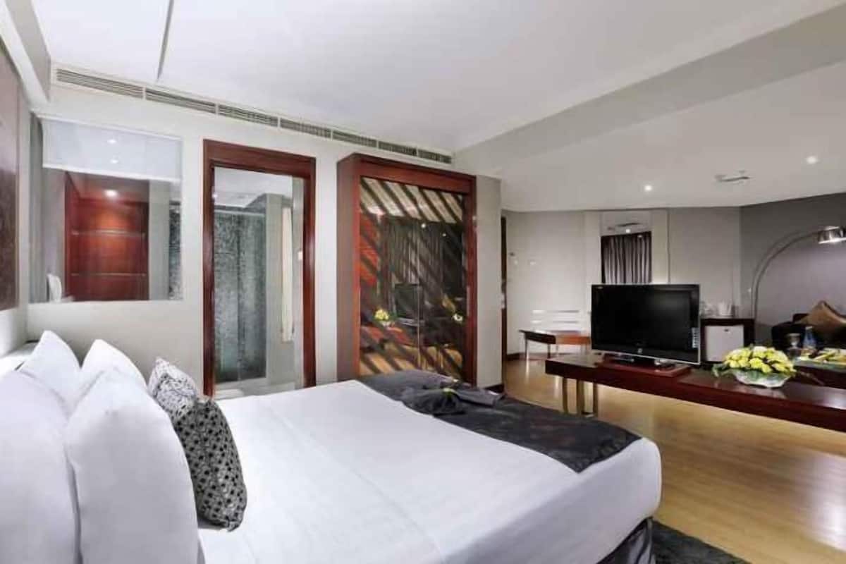 Minibar, in-room safe, desk, soundproofing