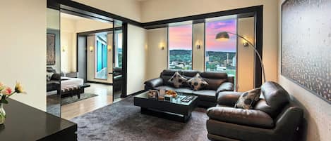 Executive Suite Non Smoking | Living area | 32-inch LCD TV with cable channels, TV