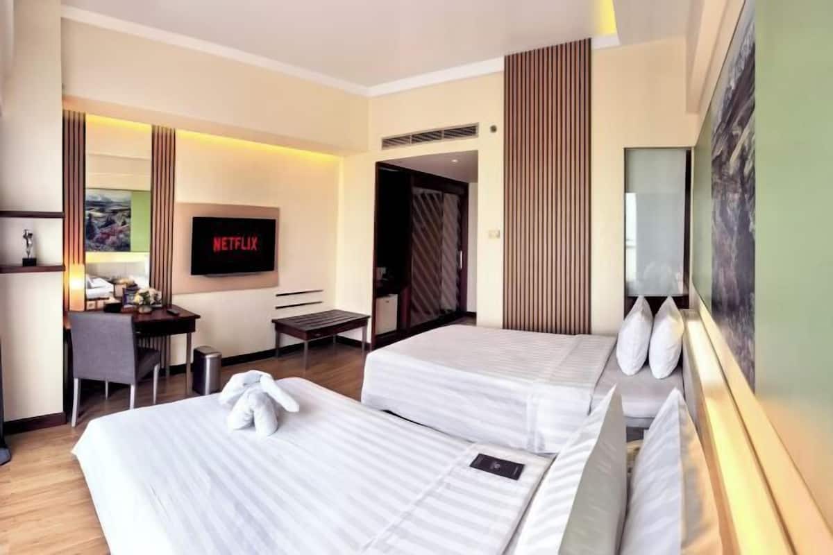 Minibar, in-room safe, desk, soundproofing