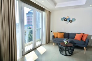 Junior Suite With Balcony | Free WiFi - @HOM Simpang Lima Semarang (Semarang)