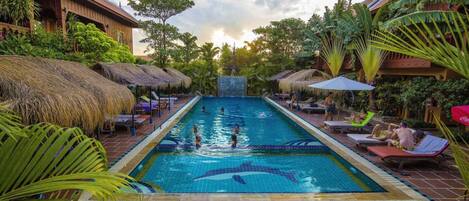Outdoor pool, pool umbrellas, sun loungers