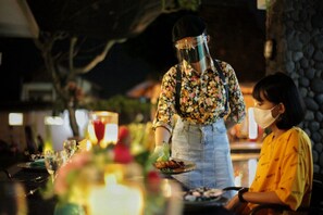 Servicio de comidas a la habitación