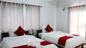 Kamar Twin Deluks | 1 kamar tidur, minibar, brankas, dan meja kerja