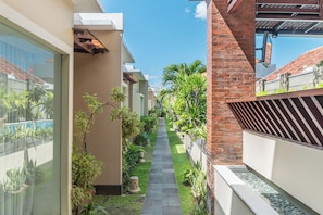 Interior entrance - Svarna Suite Seminyak (Legian)