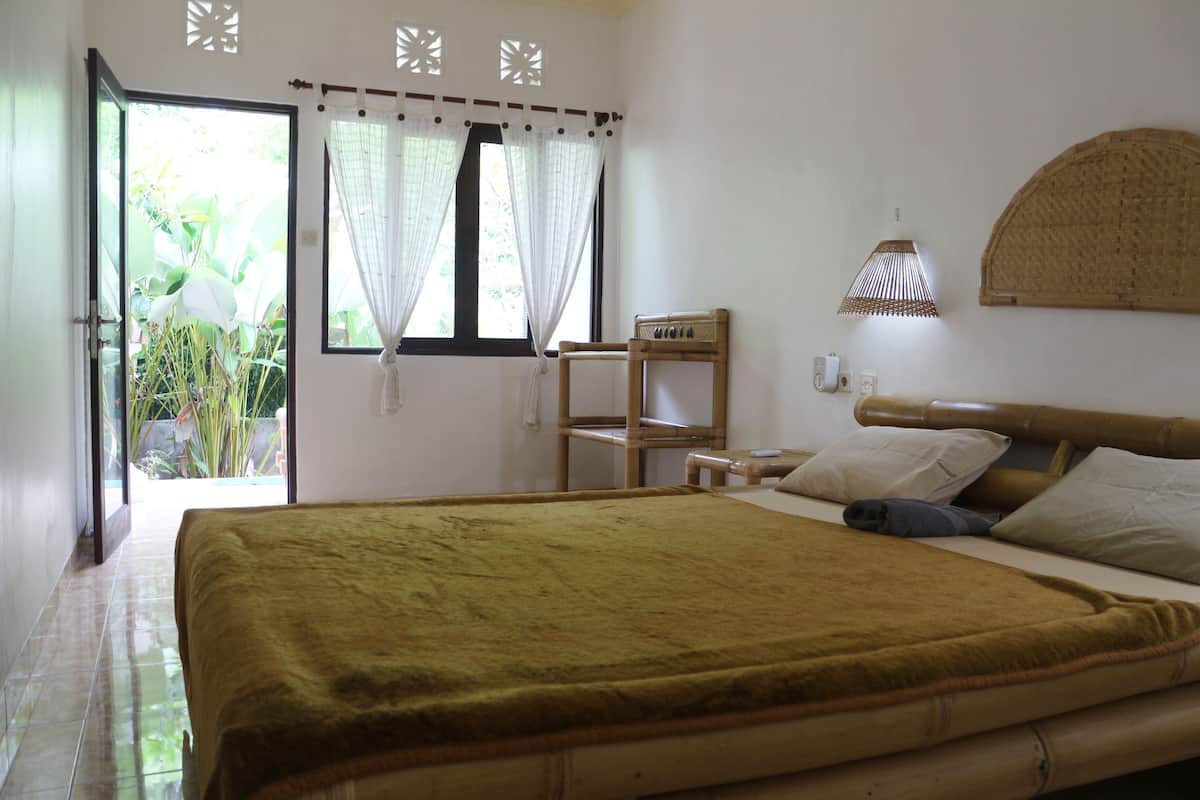 Deluxe with AC | Free WiFi