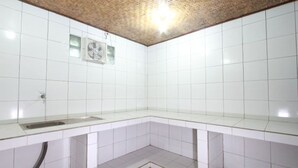 Deluxe Room (Airconditioned) | Private kitchen - Citrus Tree B&B - Sulendra (Ubud)