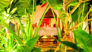 2 restaurantes, se sirven desayunos, comidas, cenas y cocina camboyana