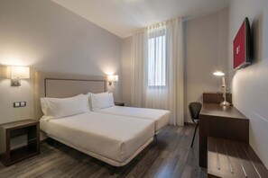 Minibar, in-room safe, desk, soundproofing - Exe Convention Plaza Madrid (Madrid)