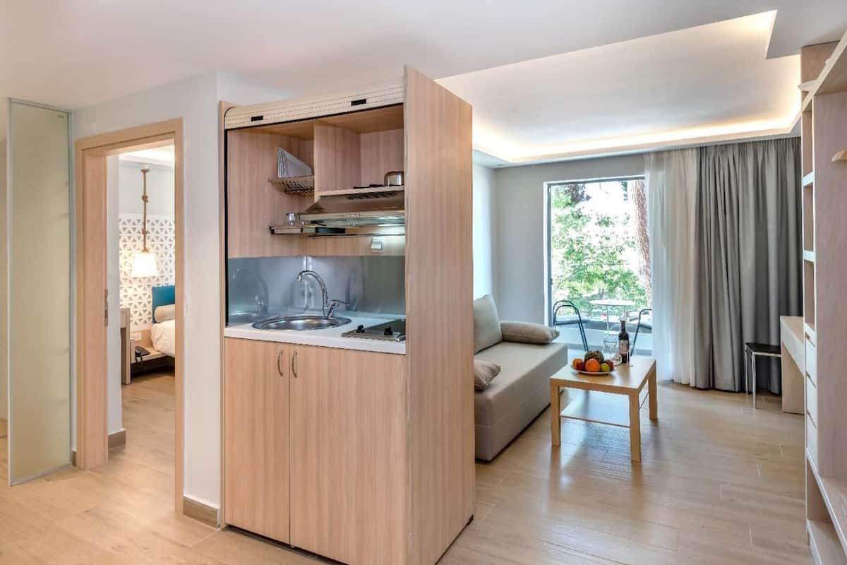 16-inch tv with satellite channels