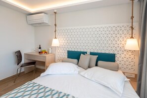 Premium bedding, minibar, in-room safe, desk - Triton Hotel (Kos)