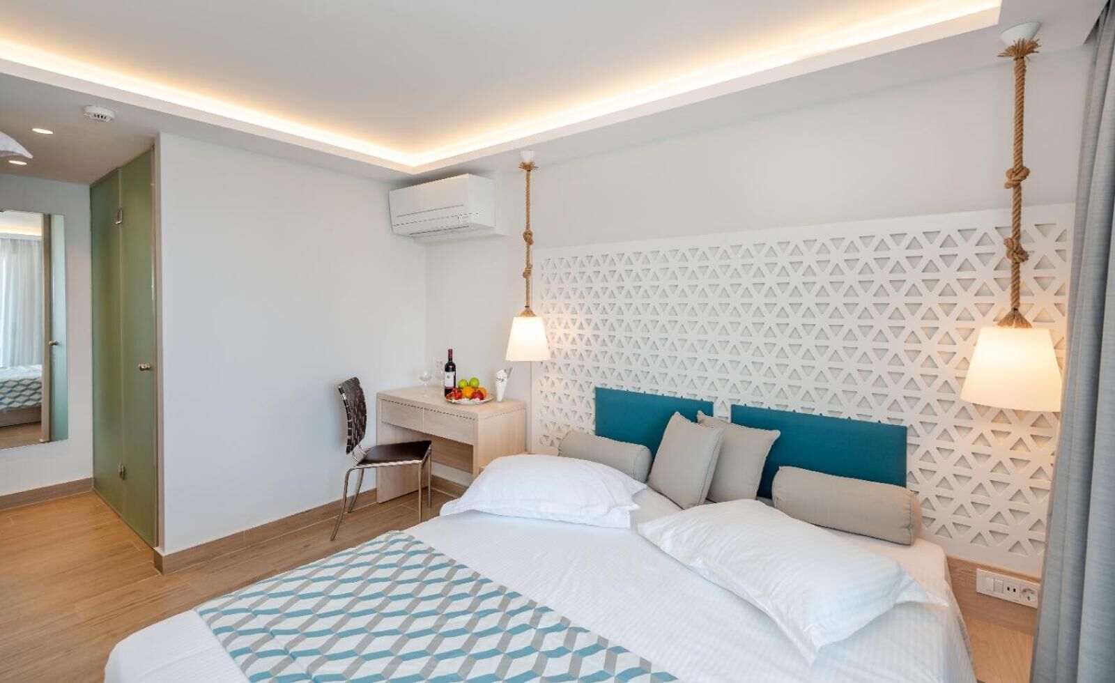 1 bedroom, premium bedding, minibar, in-room safe