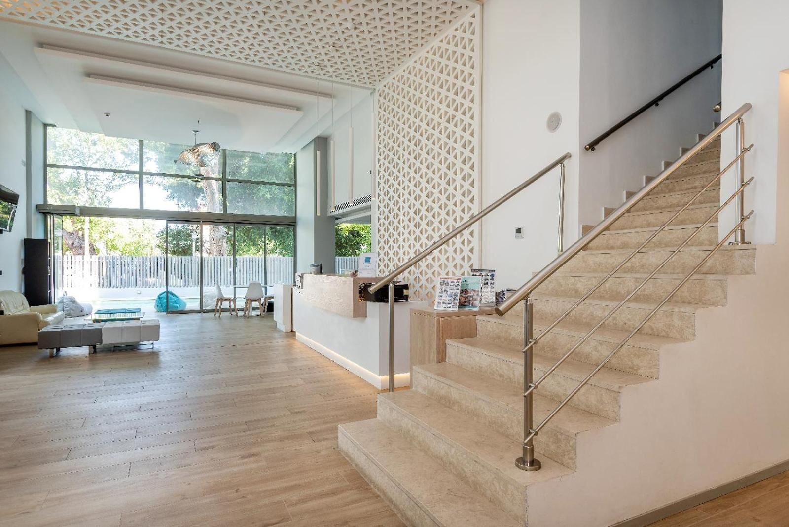 16-inch tv with satellite channels