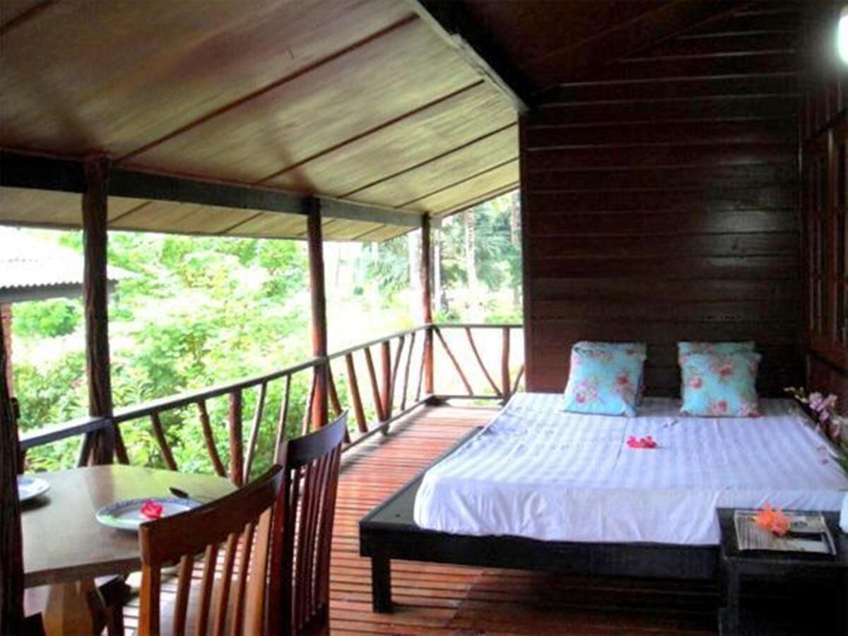 Minibar, desk, rollaway beds, free WiFi