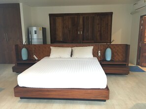 Deluxe Villa | Minibar, desk, rollaway beds, free WiFi
