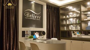 Aromatherapy, Thai massages, reflexology