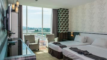 In-room safe, desk, free WiFi