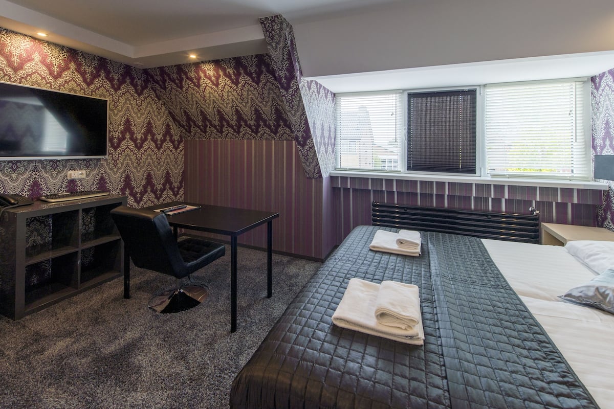 Minibar, in-room safe, free WiFi